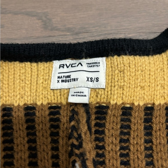 RVCA  Multicolor Poncho. XS - Picture 6 of 8